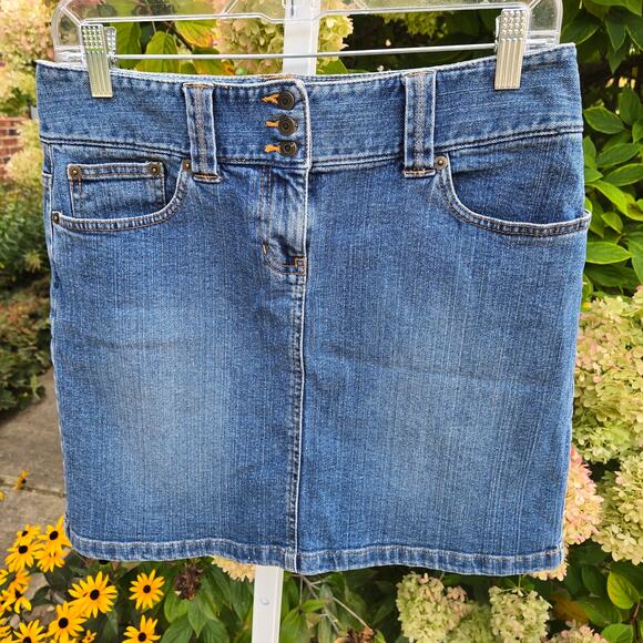Ann Taylor Loft Denim Skirt Stretch Mini 3 Button Waistband size 6 - Picture 1 of 10
